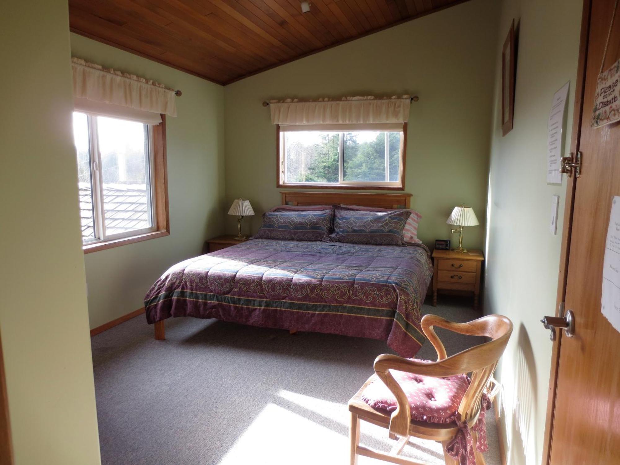 Moon And Sixpence Bed and Breakfast Ucluelet Eksteriør billede