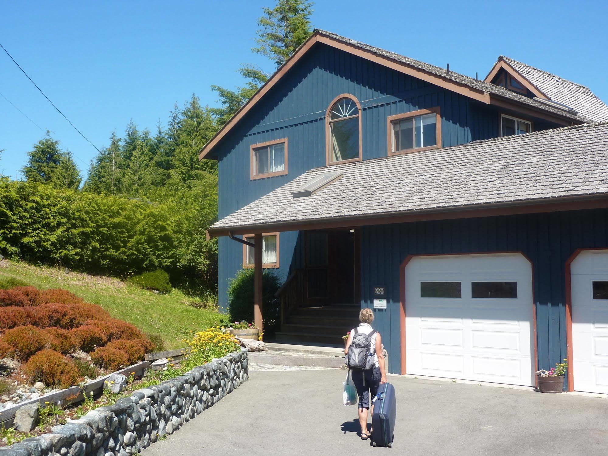 Moon And Sixpence Bed and Breakfast Ucluelet Eksteriør billede